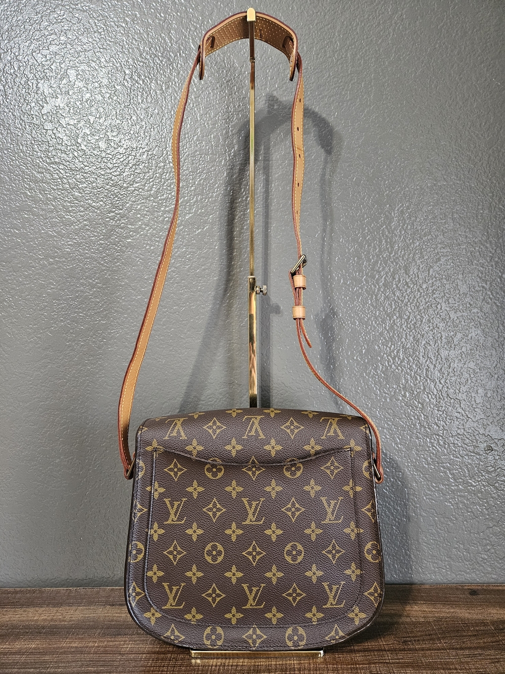 Authentic Louis Vuitton Vintage Saint Cloud GM Monogram Canvas Crossbody 1990 - Picture 2 of 16